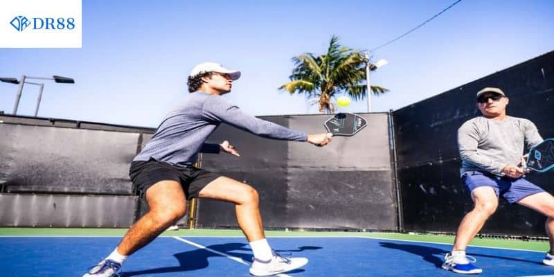 Cách chơi Pickleball như cầu lông, tennis, bóng bàn nhưng có quy tắc riêng